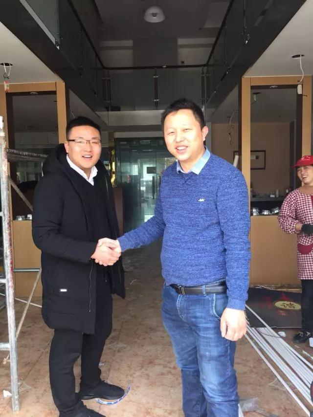 細微之處見真情，拾金不昧風尚高