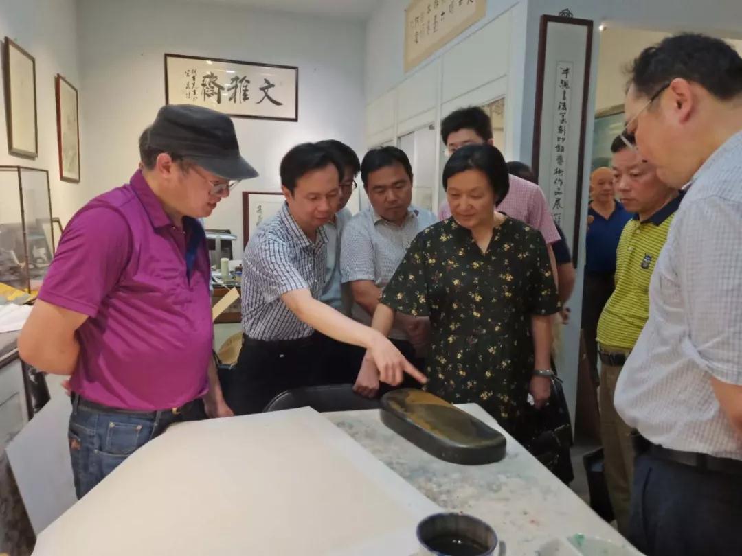 崇川區(qū)人大領導一行蒞臨淘寶城調研指導工作